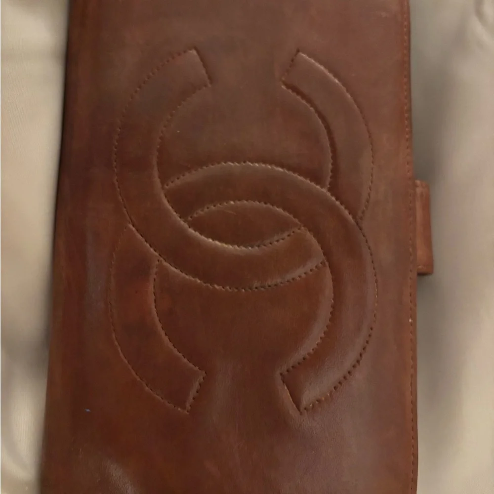 CHANEL Light Brown Leather Wallet with CC and COA - Picture 16 of 16